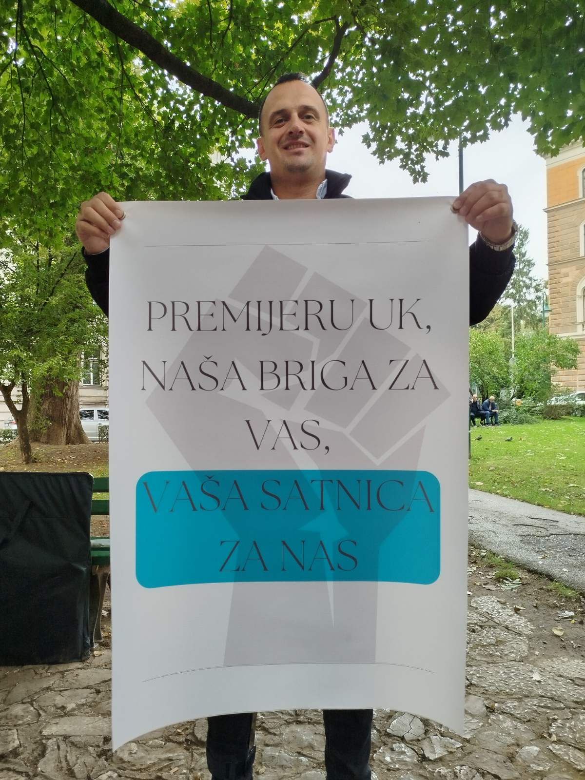 Transparent radnika u zdravstvu na protestu